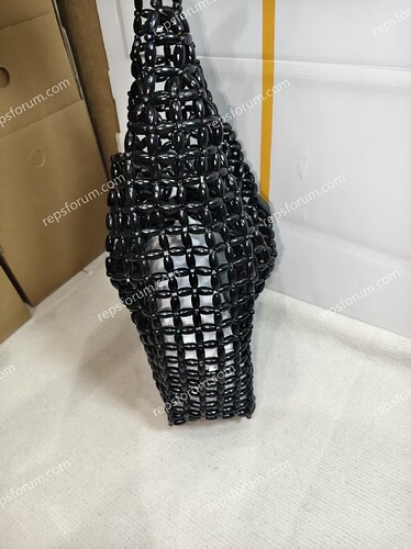 YSL supple bucket in wood beads-3