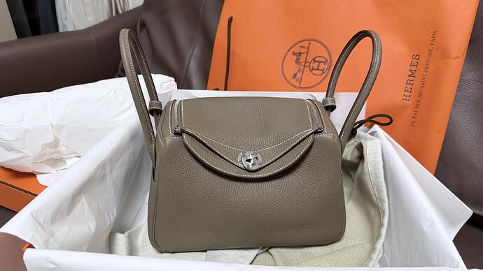 Hermès Lindy 26 H073428 26 × 18 × 14 cm cheap designer bag