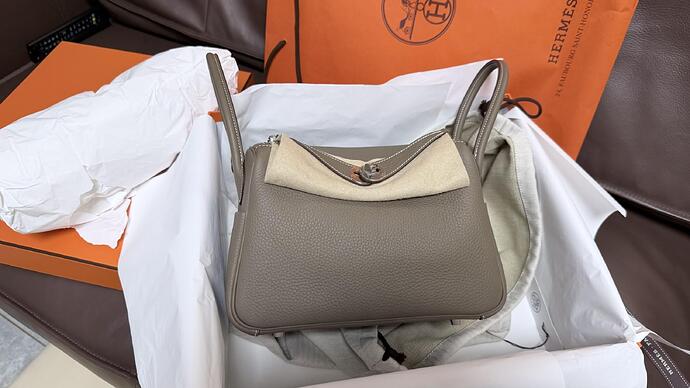Hermès Lindy 26 H073428 26 × 18 × 14 cm cheap designer bag