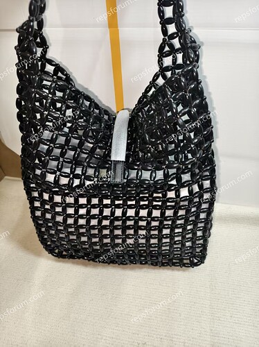 YSL supple bucket in wood beads-2