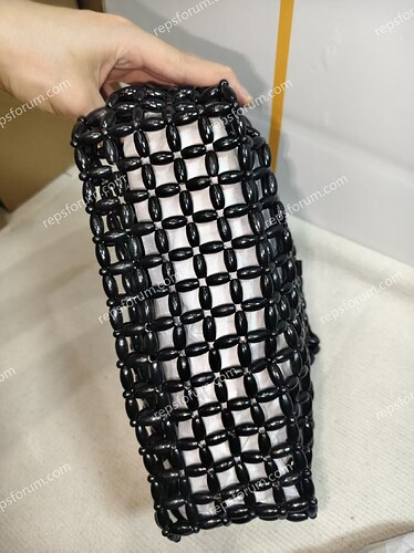 YSL supple bucket in wood beads-5