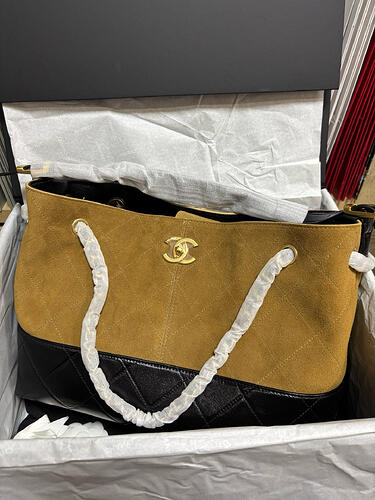 Chanel 25A Hobo Tote bag AS5634 36 × 14 × 24 cm cheap designer bag