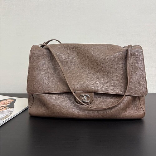 CHANEL Maxi Flapbag cheap designer bag