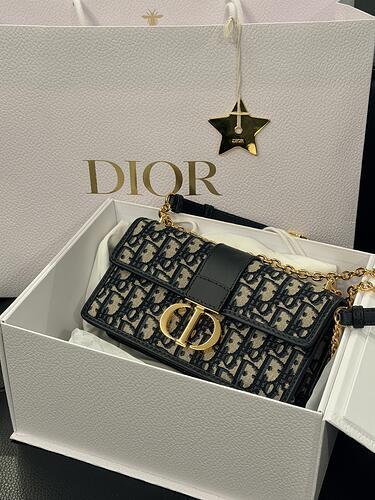 30 Montaigne Chain Bag M9208 25 x 16.5 x 9 cm cheap designer bag