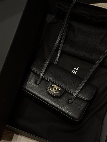 Chanel Small Flap Bag AS6130 15 x 22 x 7cm cheap designer bag