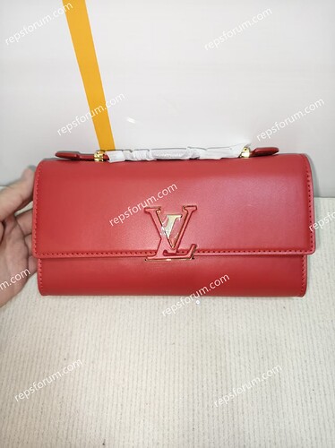 LV Wallet On Chain Capucines-1
