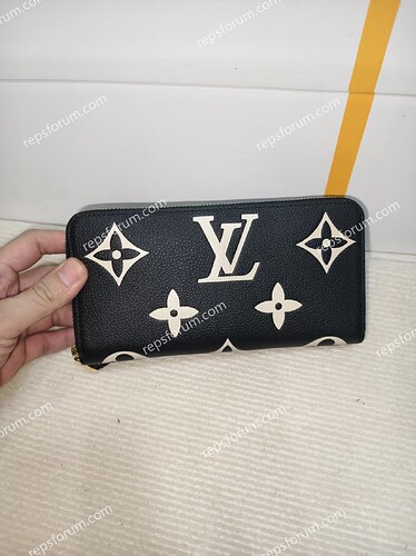 LV Zippy Wallet-2