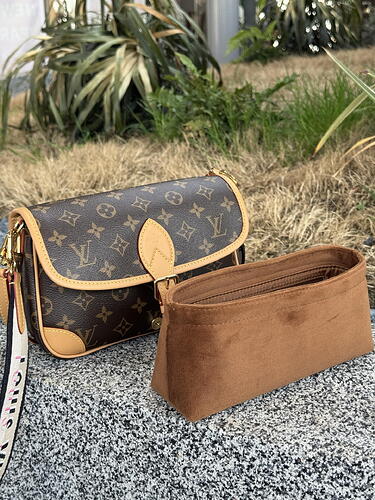 LV Diane PM M46049 24×15×9cm cheap designer bag