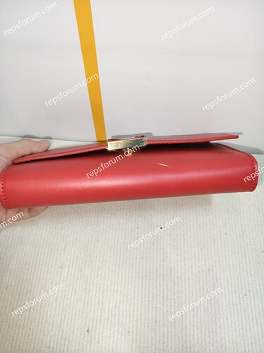 LV Wallet On Chain Capucines-5