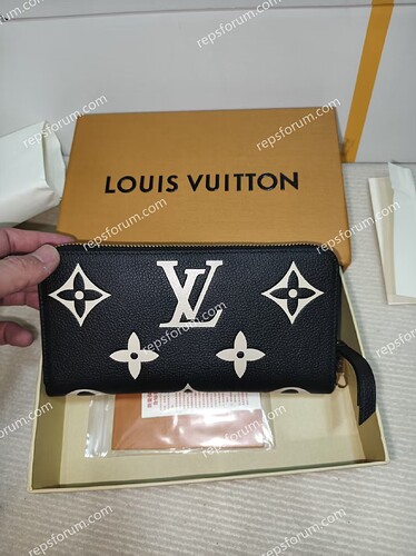 LV Zippy Wallet-0