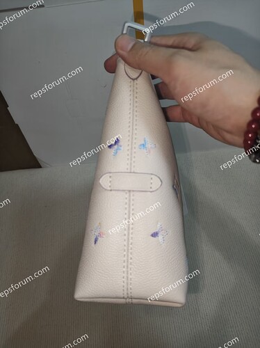 LV Carryall East-West-3