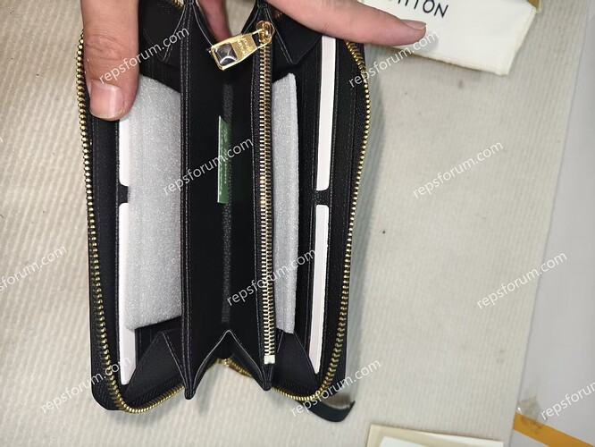 LV Zippy Wallet-6
