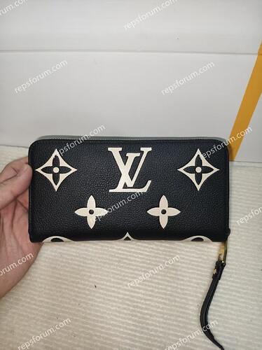LV Zippy Wallet-1
