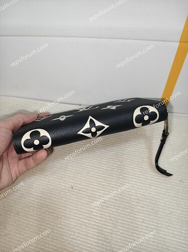 LV Zippy Wallet-3